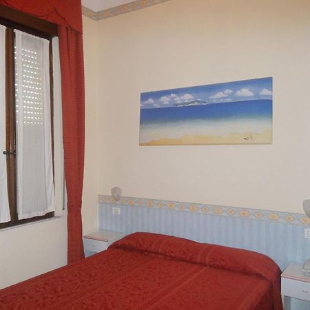 Hotel Lo Squalo Гротамаре Стая снимка