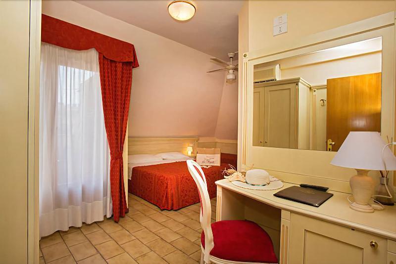 Hotel Lo Squalo Гротамаре Екстериор снимка