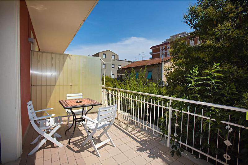 Hotel Lo Squalo Гротамаре Екстериор снимка