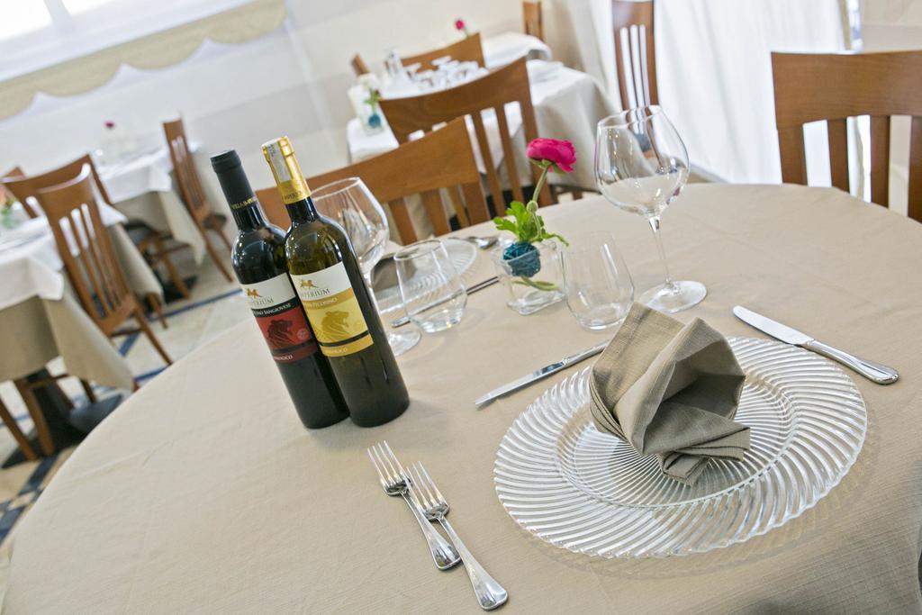 Hotel Lo Squalo Гротамаре Екстериор снимка