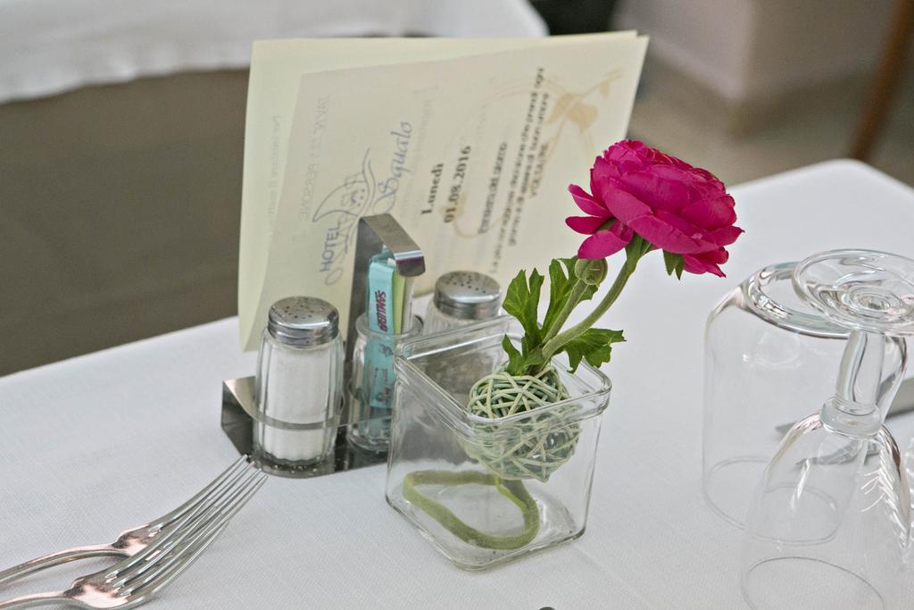 Hotel Lo Squalo Гротамаре Екстериор снимка